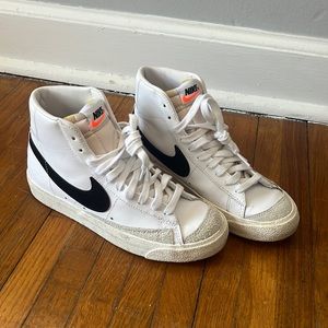 Women’s Nike Blazers Mid size:7